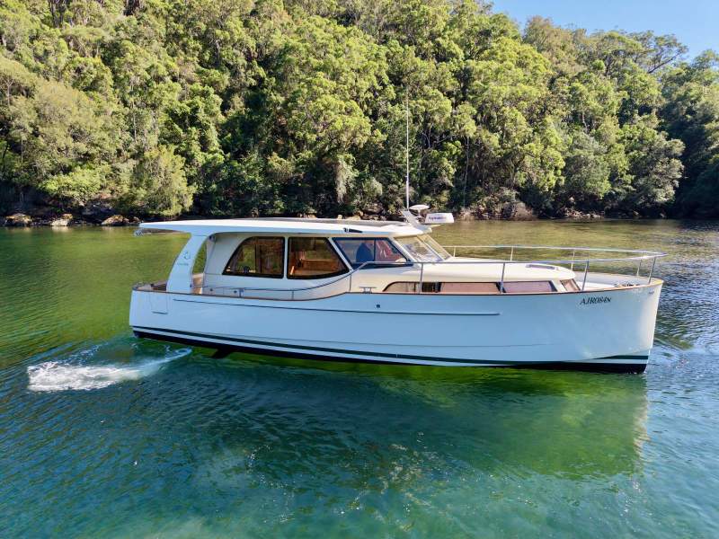 Greenline 33 - Diesel Shaft Drive Converted