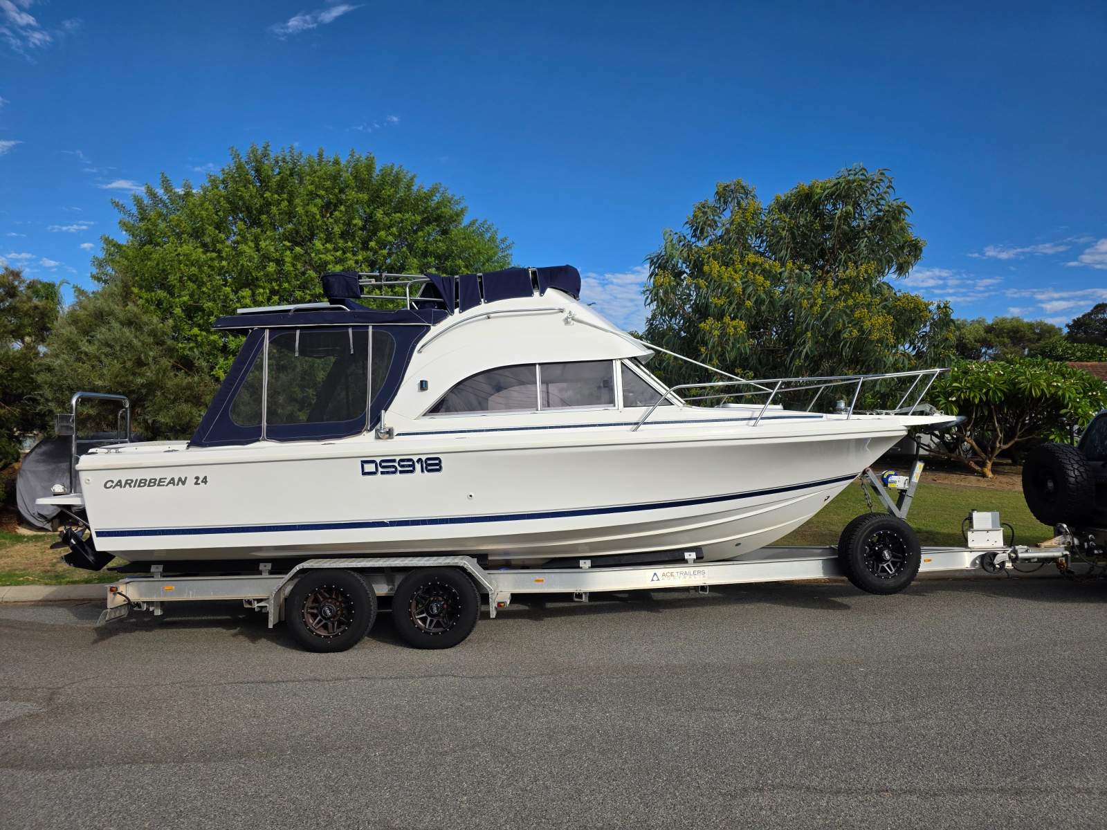 Caribbean 24 Flybridge Sports Fisherman