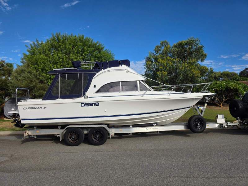 Caribbean 24 Flybridge Sports Fisherman