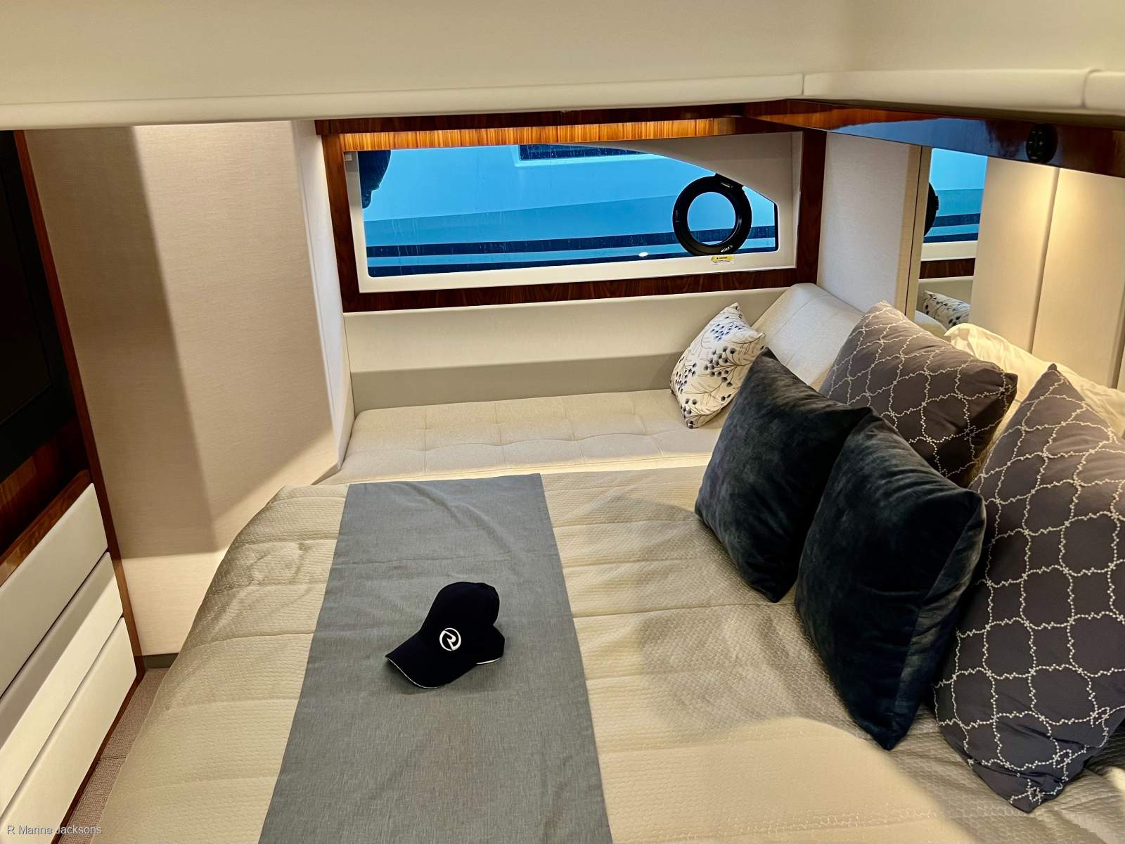  Riviera 50 Sports Motor Yacht Boat Brokers of Tasmania