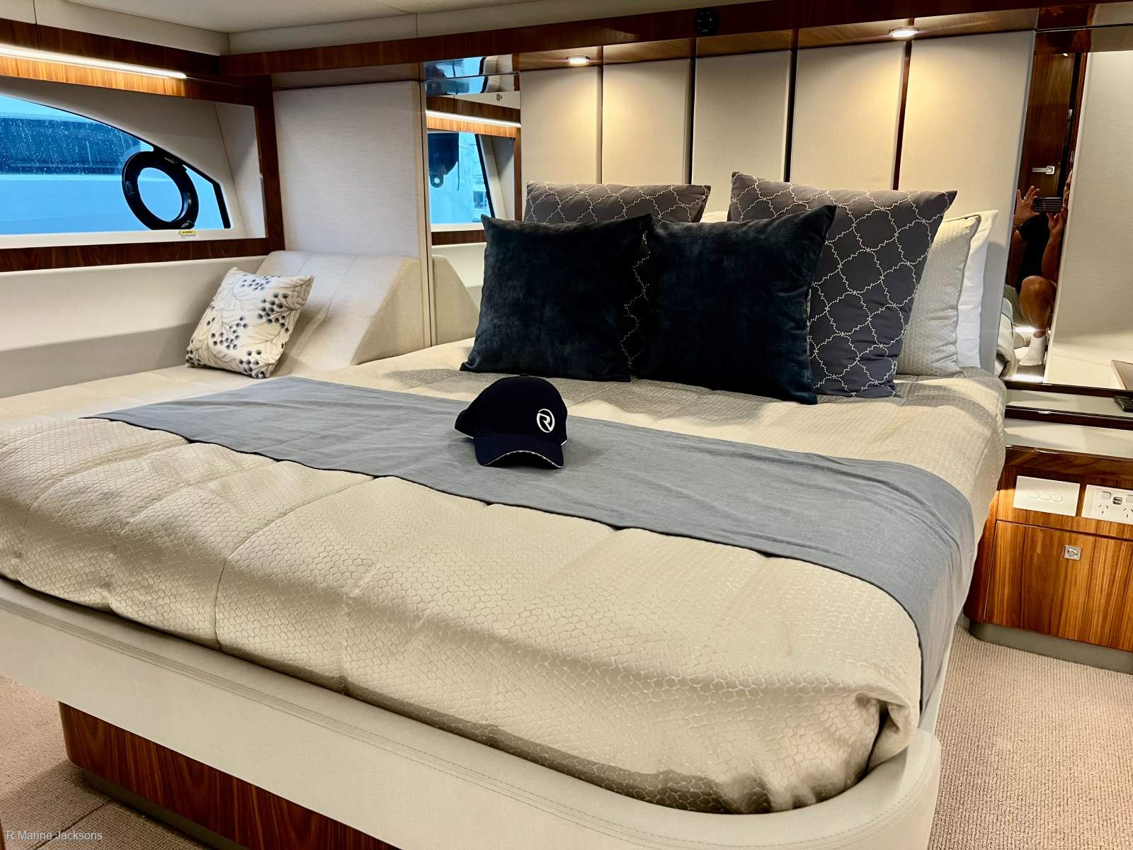  Riviera 50 Sports Motor Yacht Boat Brokers of Tasmania
