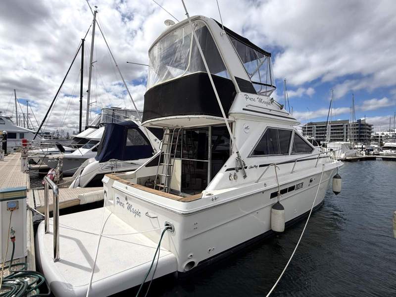 Sea Ray 340 Sedan Bridge - Classic Flybridge Cruiser with Volvo Diesel powe