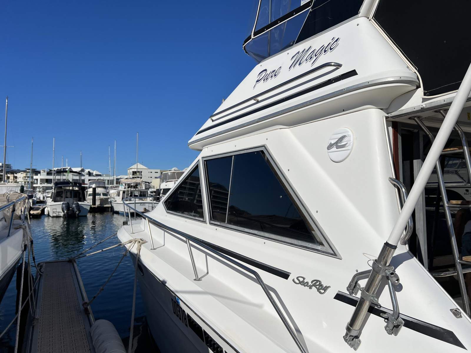 Sea Ray 340 Sedan Bridge - Classic Flybridge Cruiser with Volvo Diesel powe
