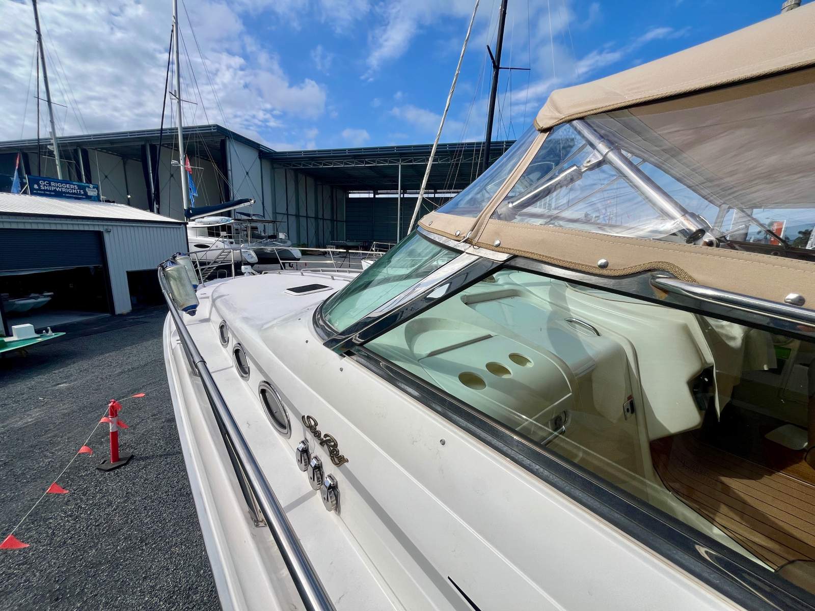 Sea Ray 370 Sundancer SHAFT DRIVE