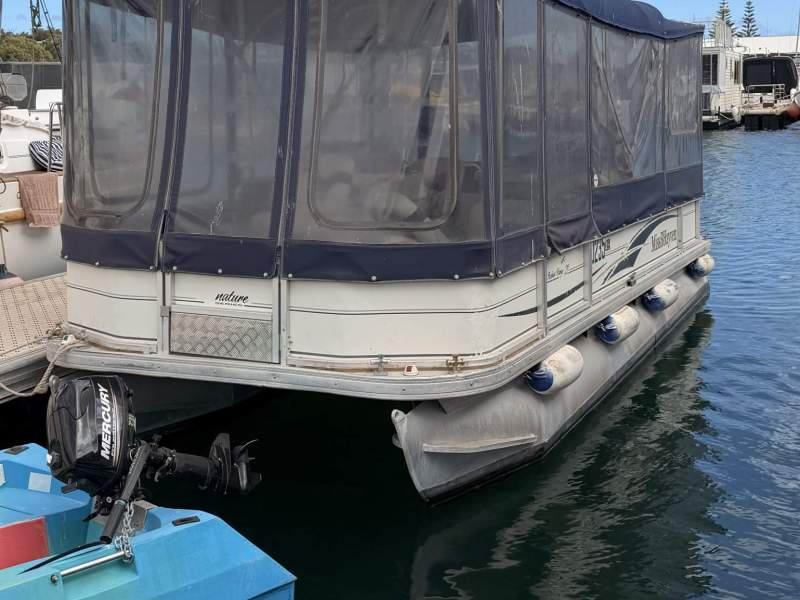 Sun Tracker Fishing Barge 21