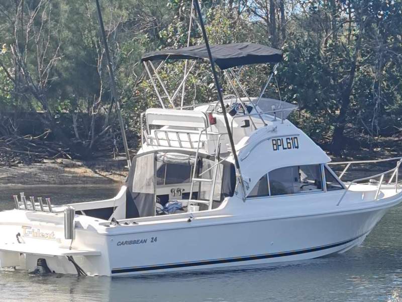 Caribbean 24 Flybridge Sports Fisherman 260 HP Diesel,