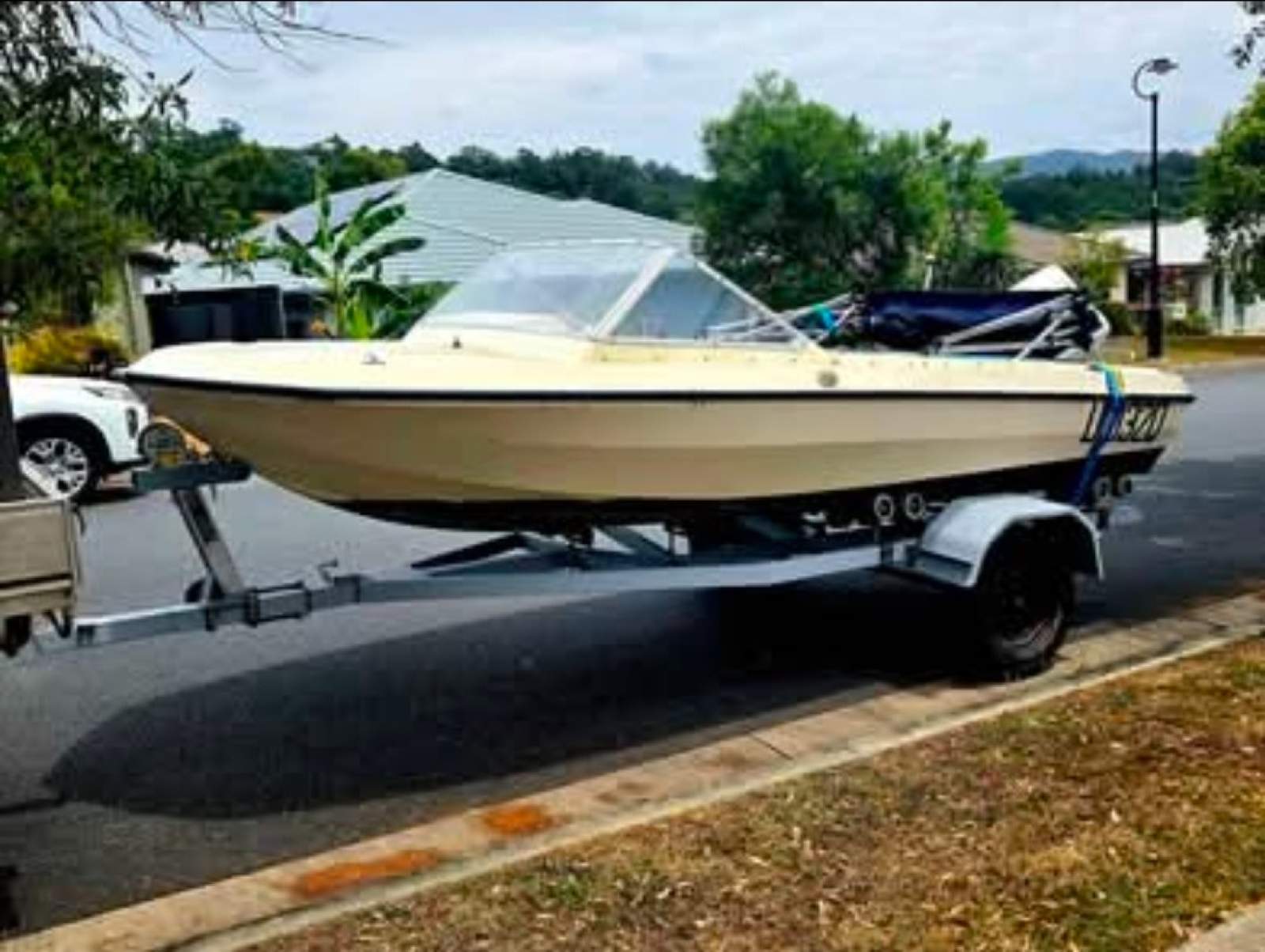 Pride Pride 4 Seater Speed Boat 70 Johnson Outboard motor
