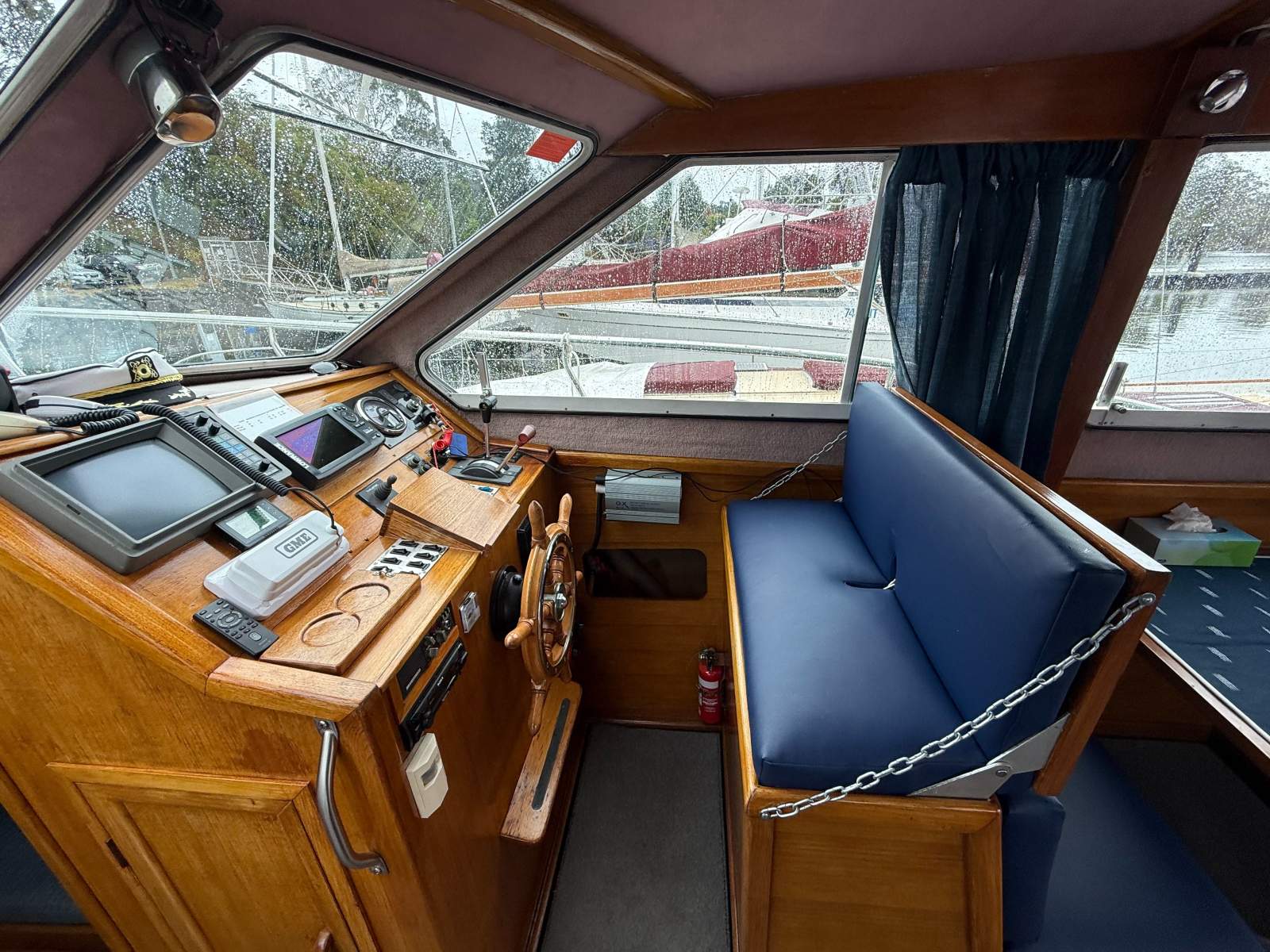 Seafarer 34 Flybridge Cruiser Sarie Marais