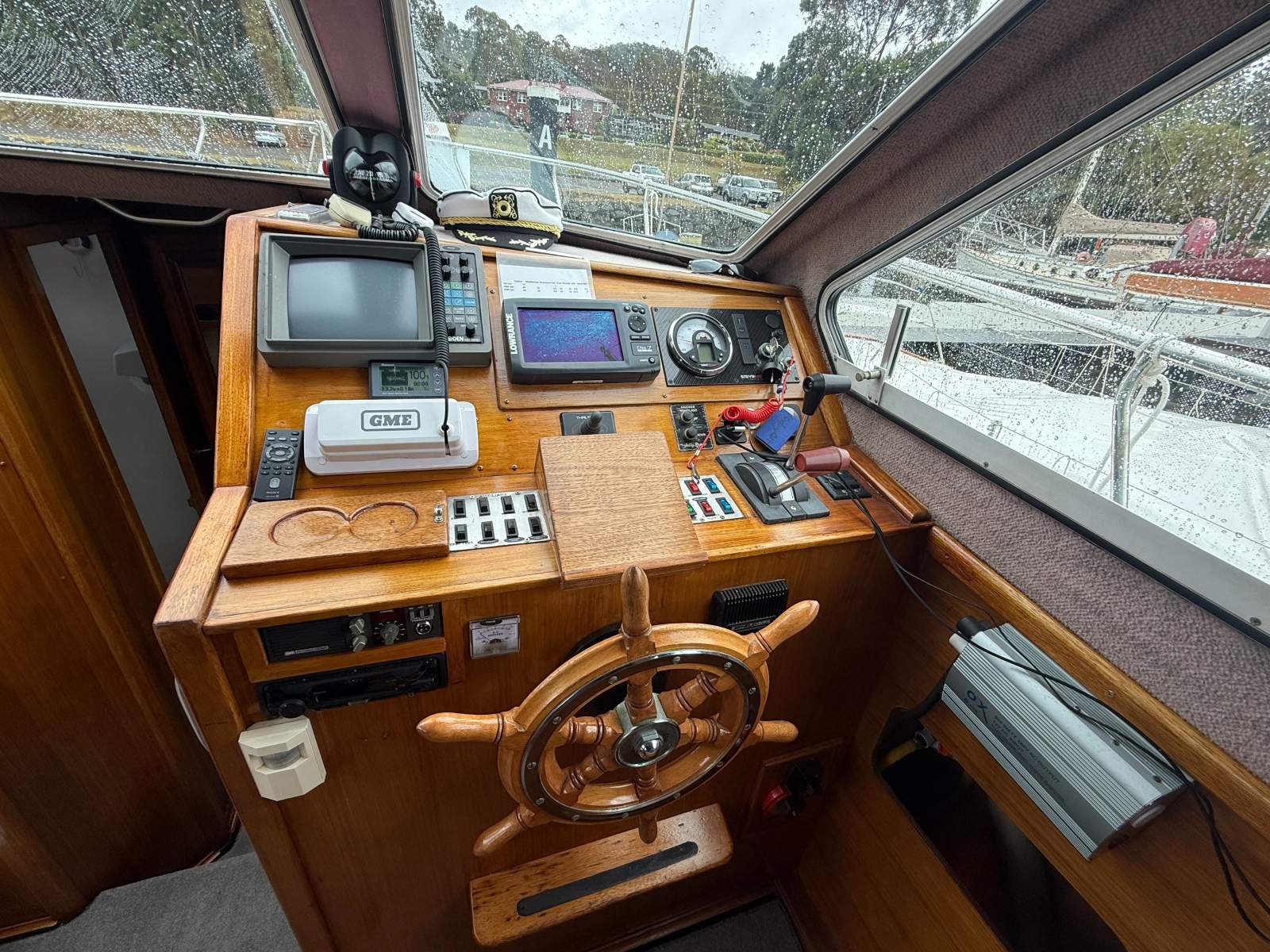 Seafarer 34 Flybridge Cruiser Sarie Marais