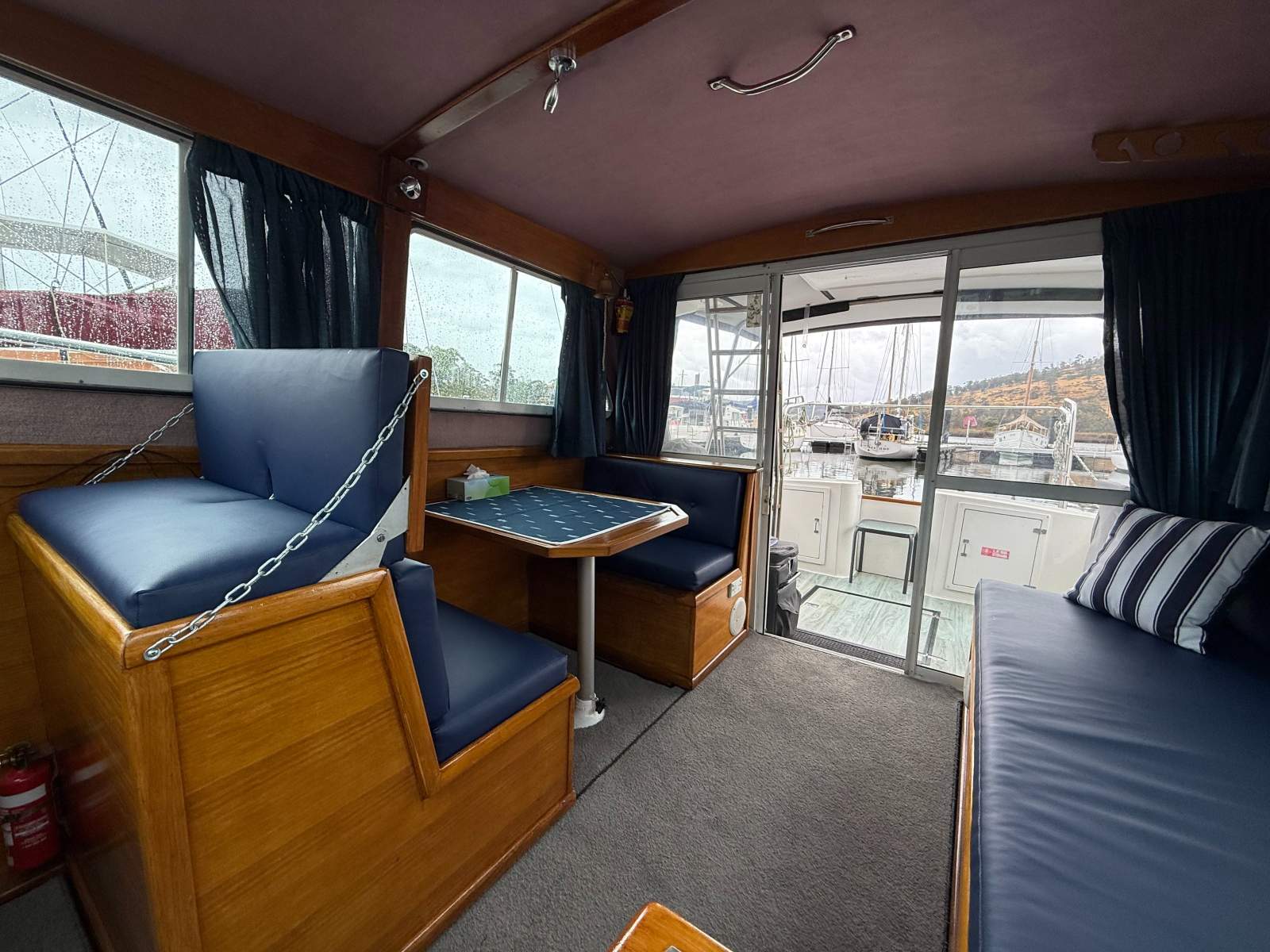 Seafarer 34 Flybridge Cruiser Sarie Marais