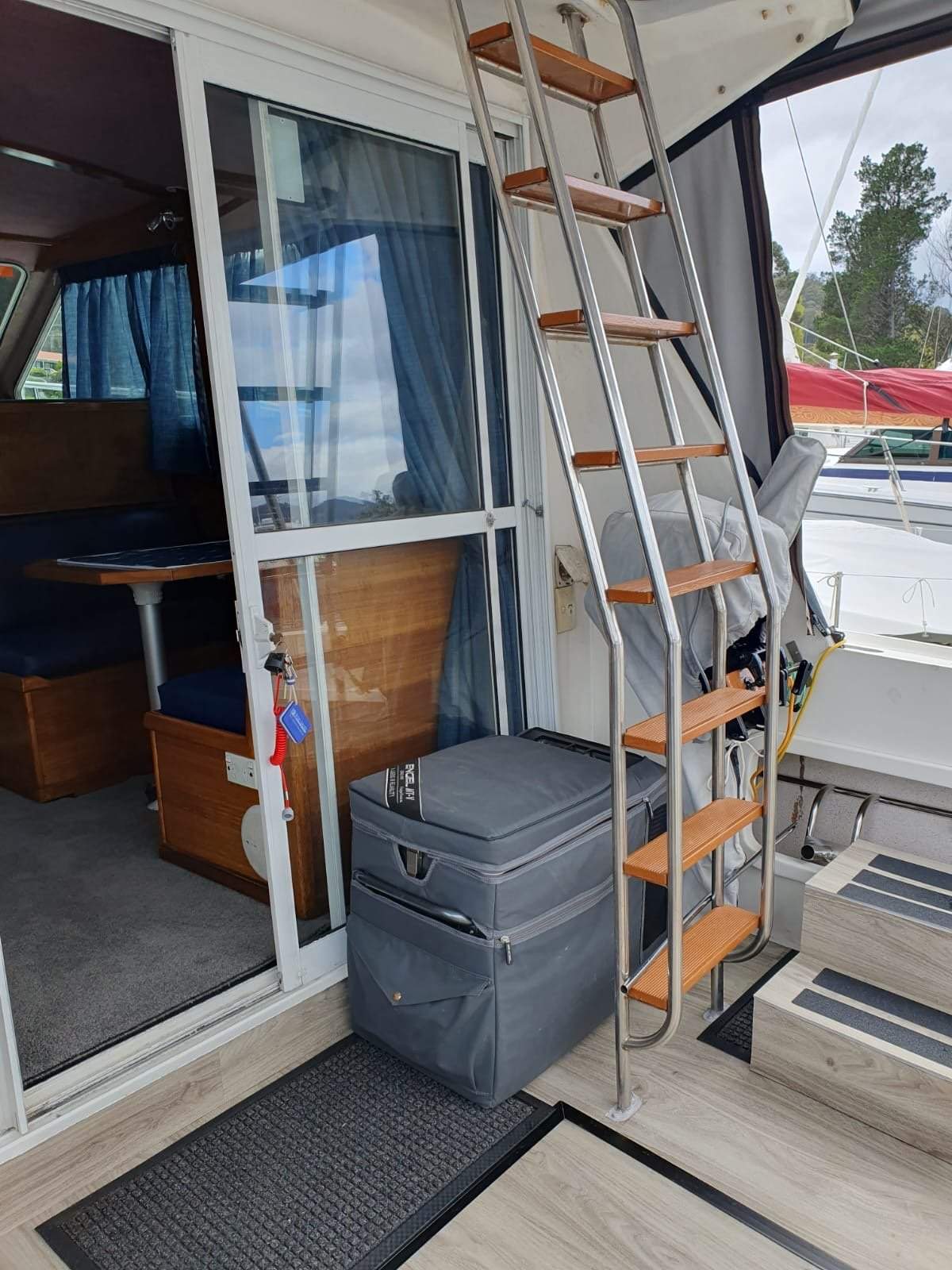 Seafarer 34 Flybridge Cruiser Sarie Marais