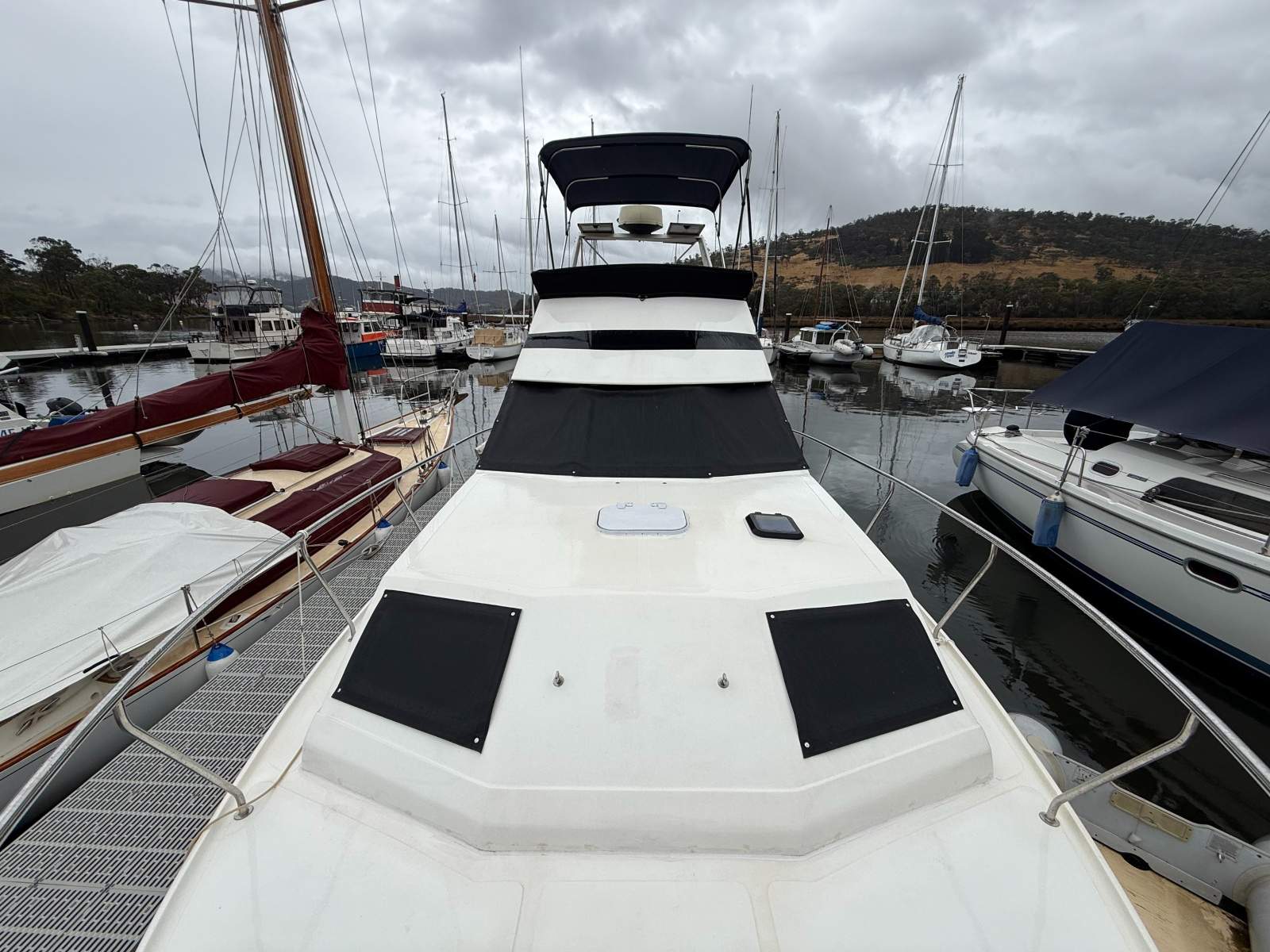 Seafarer 34 Flybridge Cruiser Sarie Marais
