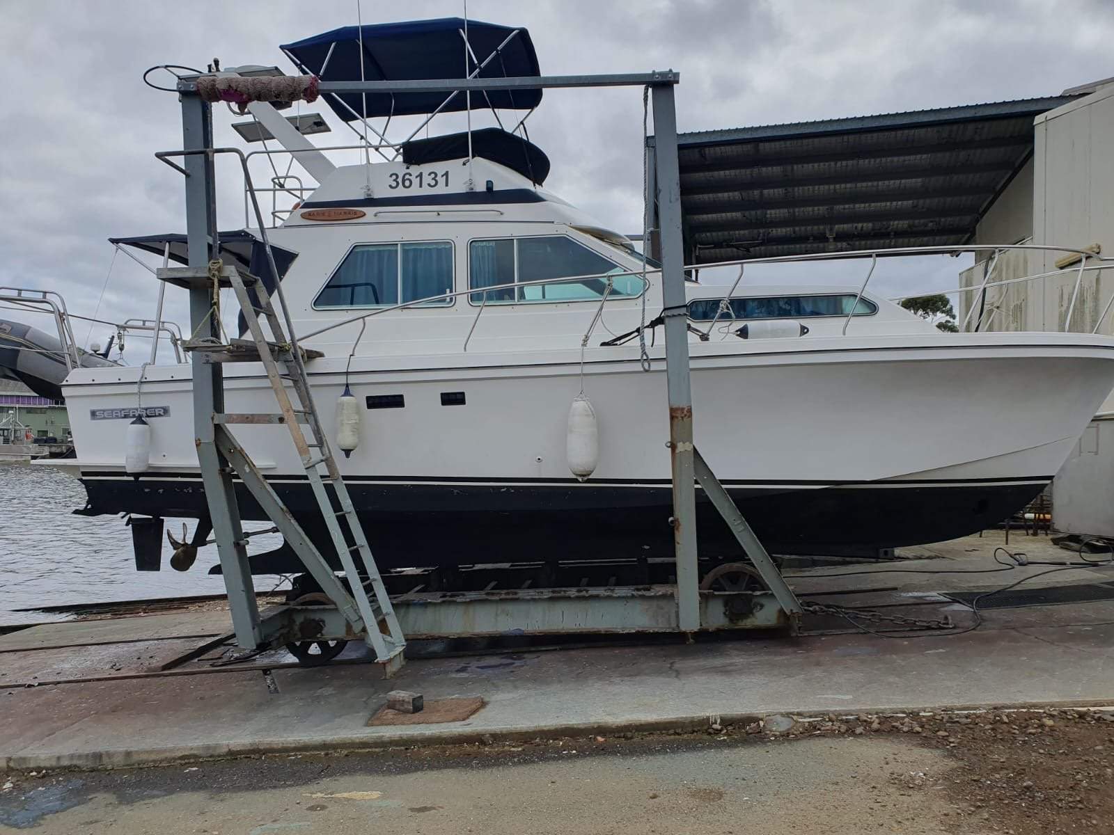 Seafarer 34 Flybridge Cruiser Sarie Marais