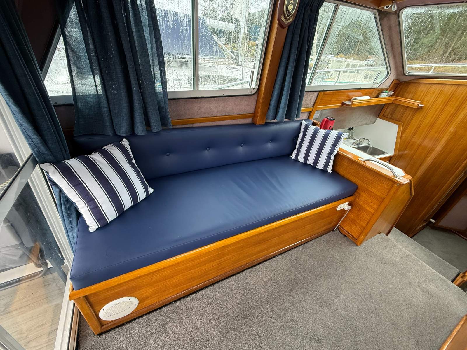 Seafarer 34 Flybridge Cruiser Sarie Marais