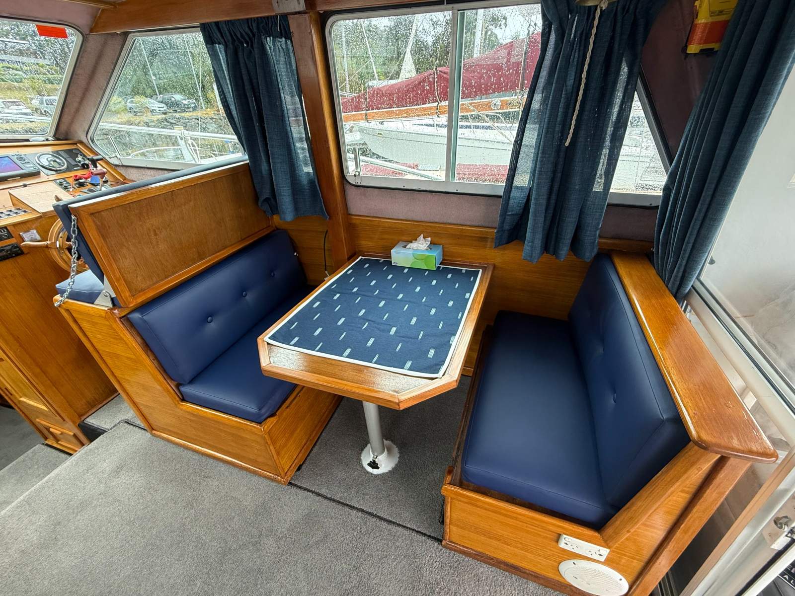 Seafarer 34 Flybridge Cruiser Sarie Marais