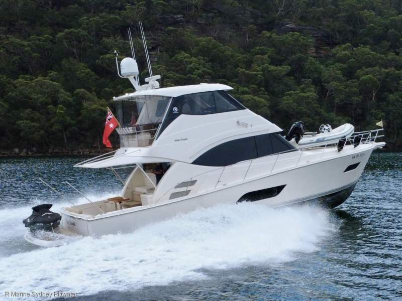 Riviera 52 Enclosed Flybridge