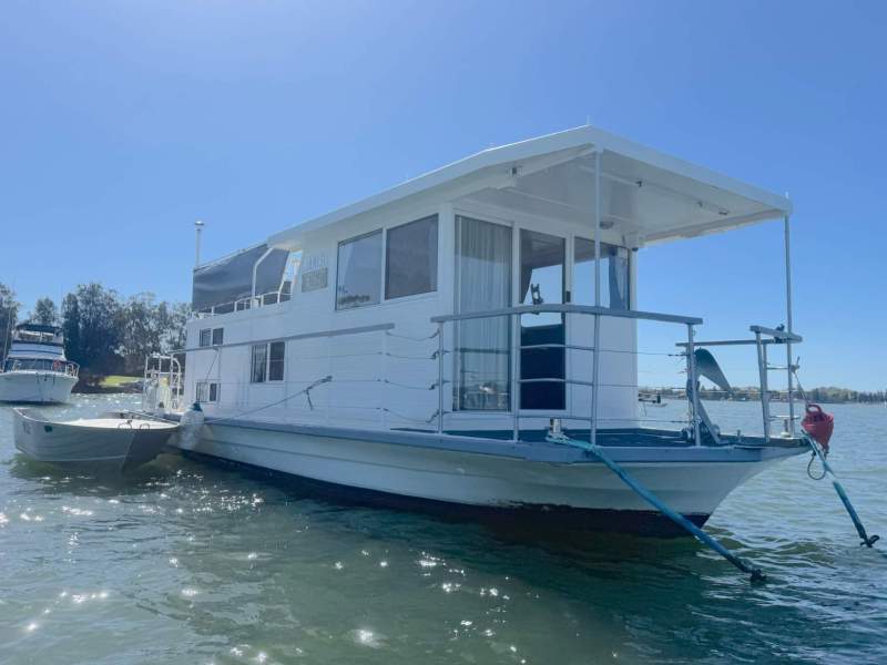 Vickers 33 Homecruiser