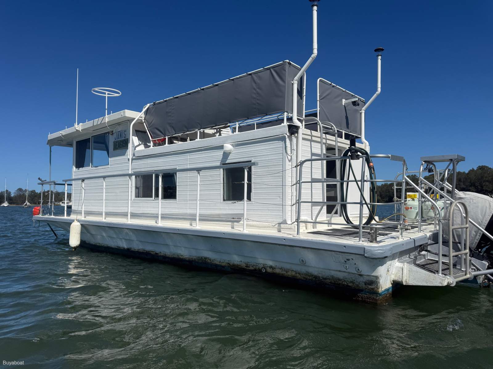 Vickers 33 Homecruiser