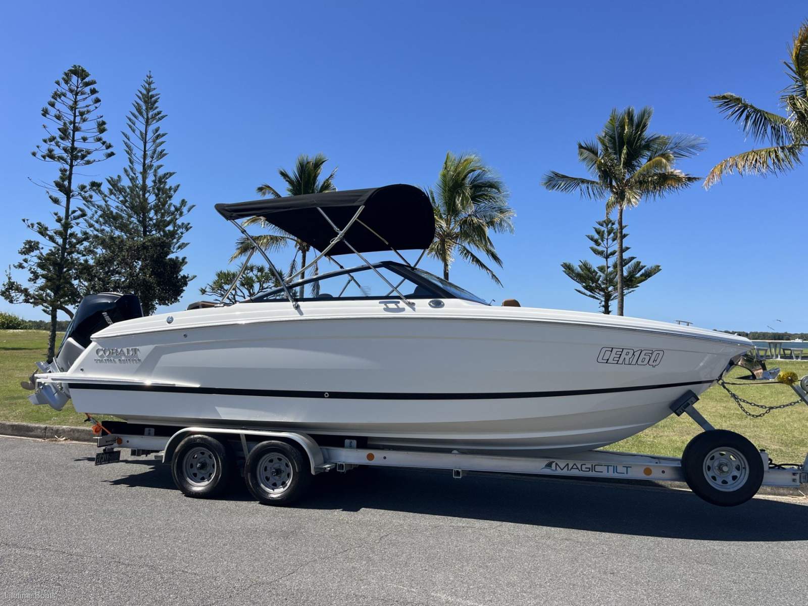 Cobalt R4 Outboard - 2025MY AVAILABLE NOW!!