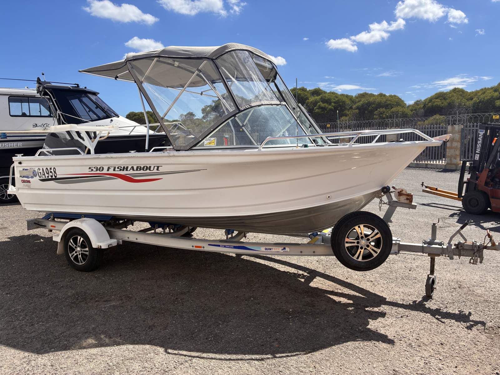 Quintrex 530 Fishabout Great condition with new clears