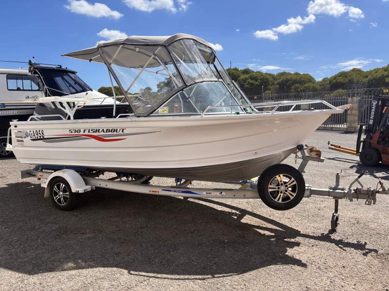 Quintrex 530 Fishabout Great condition with new clears