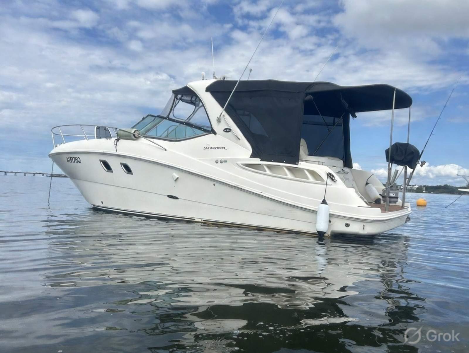 Sea Ray 310 Sundancer Low-Hour 33' Express Cruiser