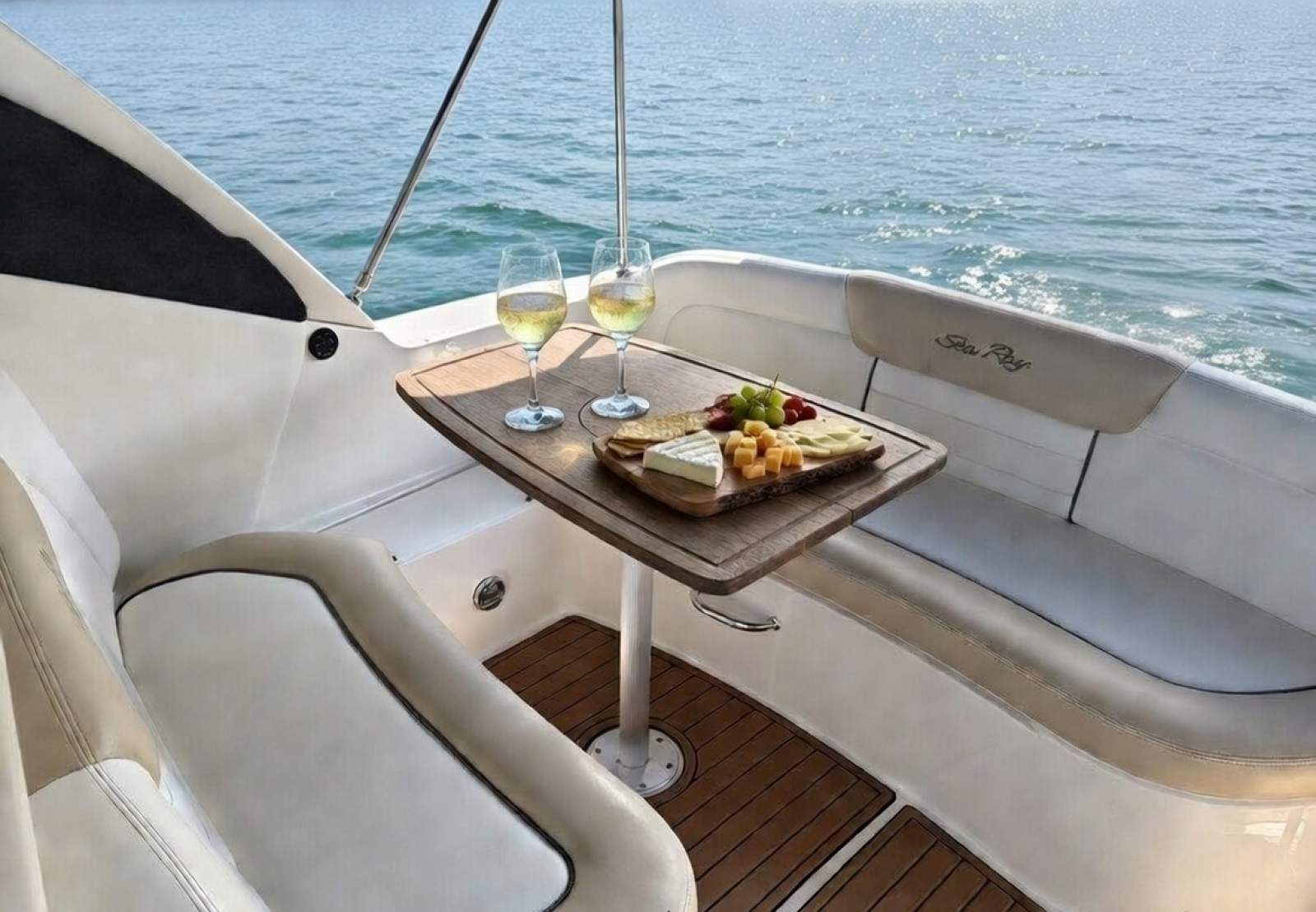 Sea Ray 310 Sundancer Low-Hour 33' Express Cruiser