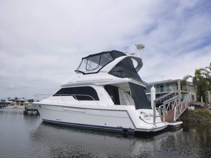 Bayliner 3788 Command Bridge Cruiser