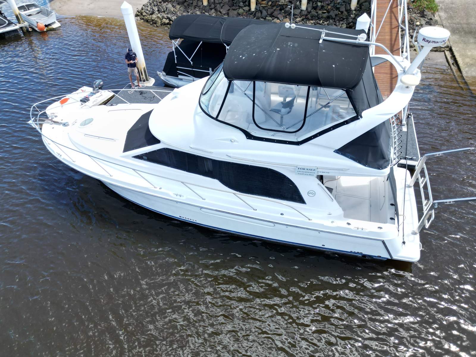 Bayliner 3788 Command Bridge Cruiser