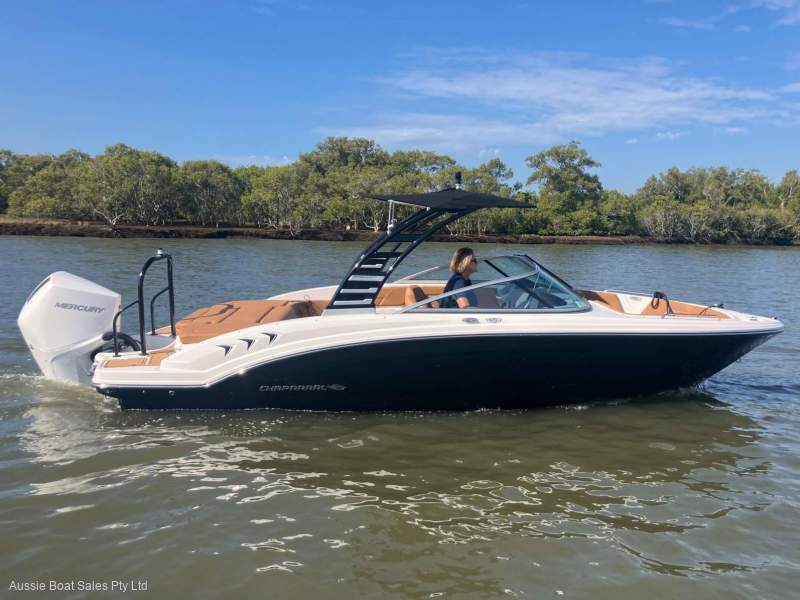 Chaparral 23 SSI OB Bowrider