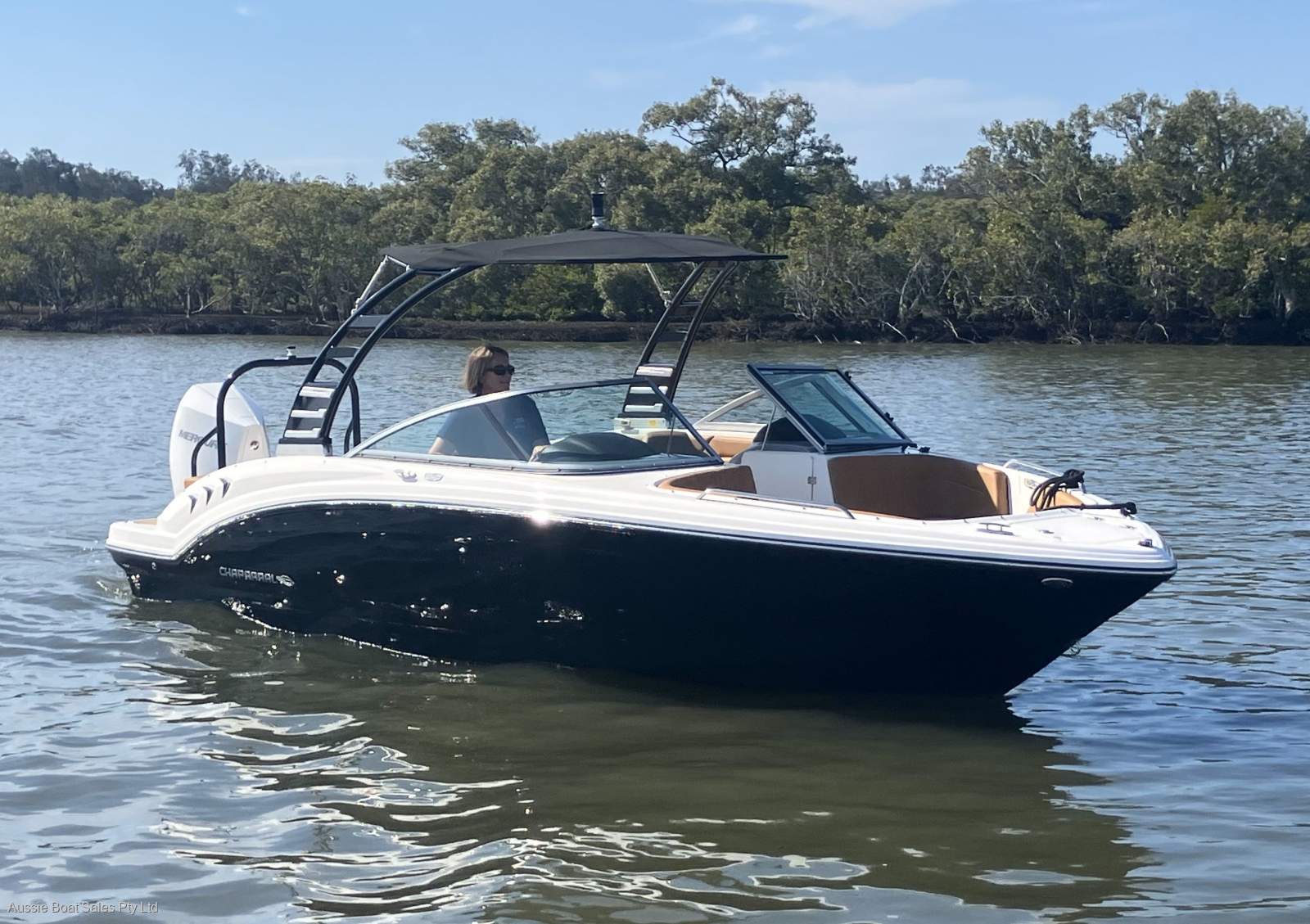 Chaparral 21 SSi Outboard Bowrider