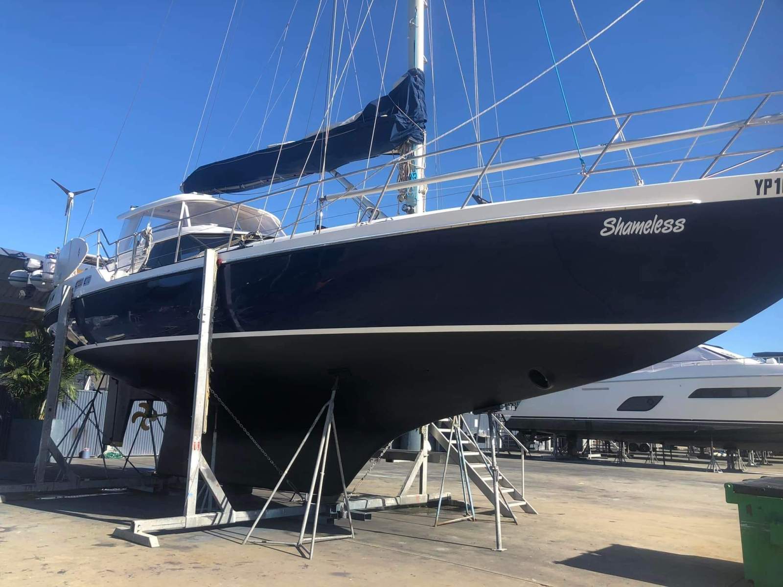 Bruce Roberts 53 World Cruiser, Centre Cockpit, Pilot House