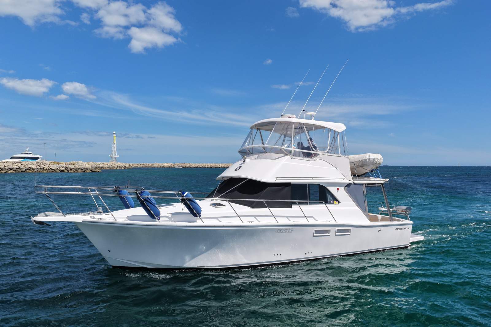 Caribbean 40 Flybridge Cruiser