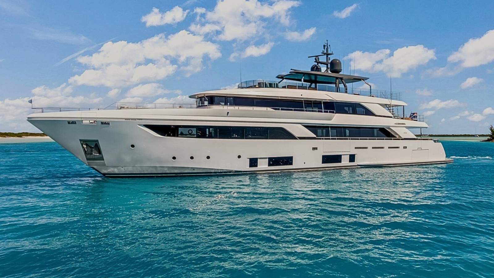 Custom Line Navetta 42 VIEW AT PALM BEACH INTERNATIONAL BOAT SHOW 2026