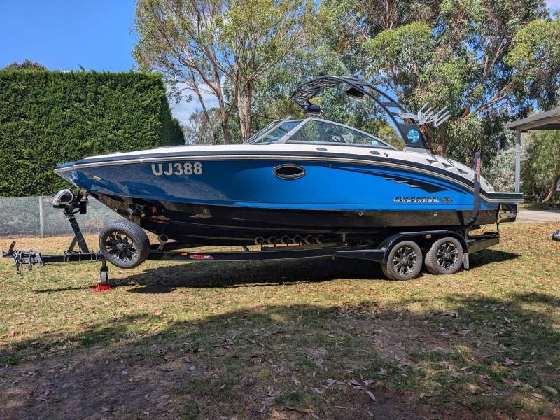 Chaparral 224 Sunesta Wide Tech Bowrider Surf