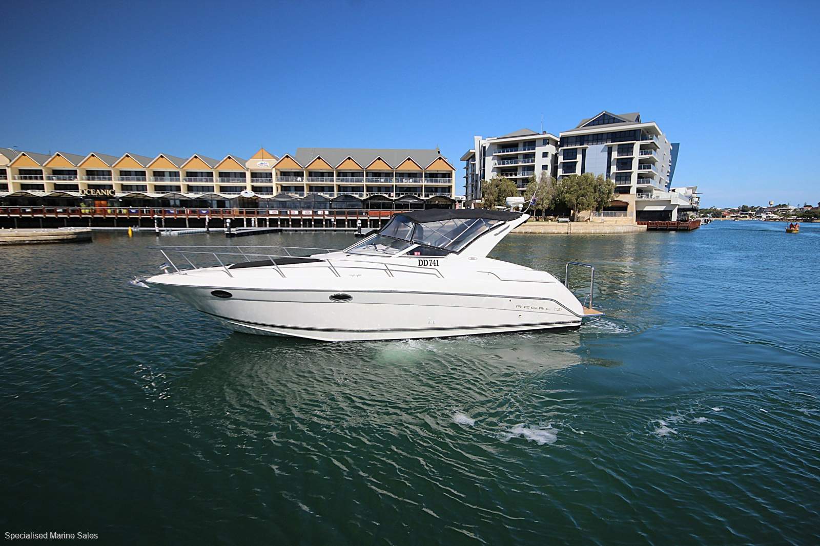 Regal Commodore 3260 *** HIGH VOLUME BOATING *** $ 79,500 ***