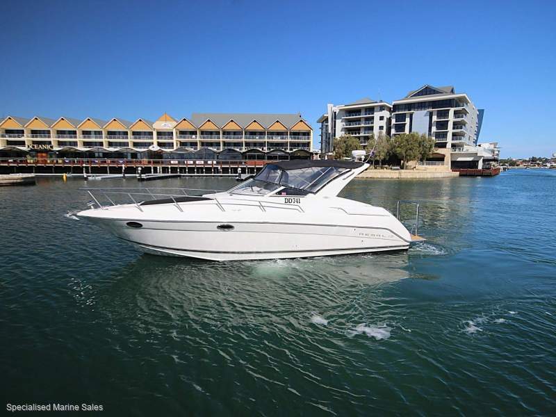 Regal Commodore 3260 *** HIGH VOLUME BOATING *** $ 79,500 ***