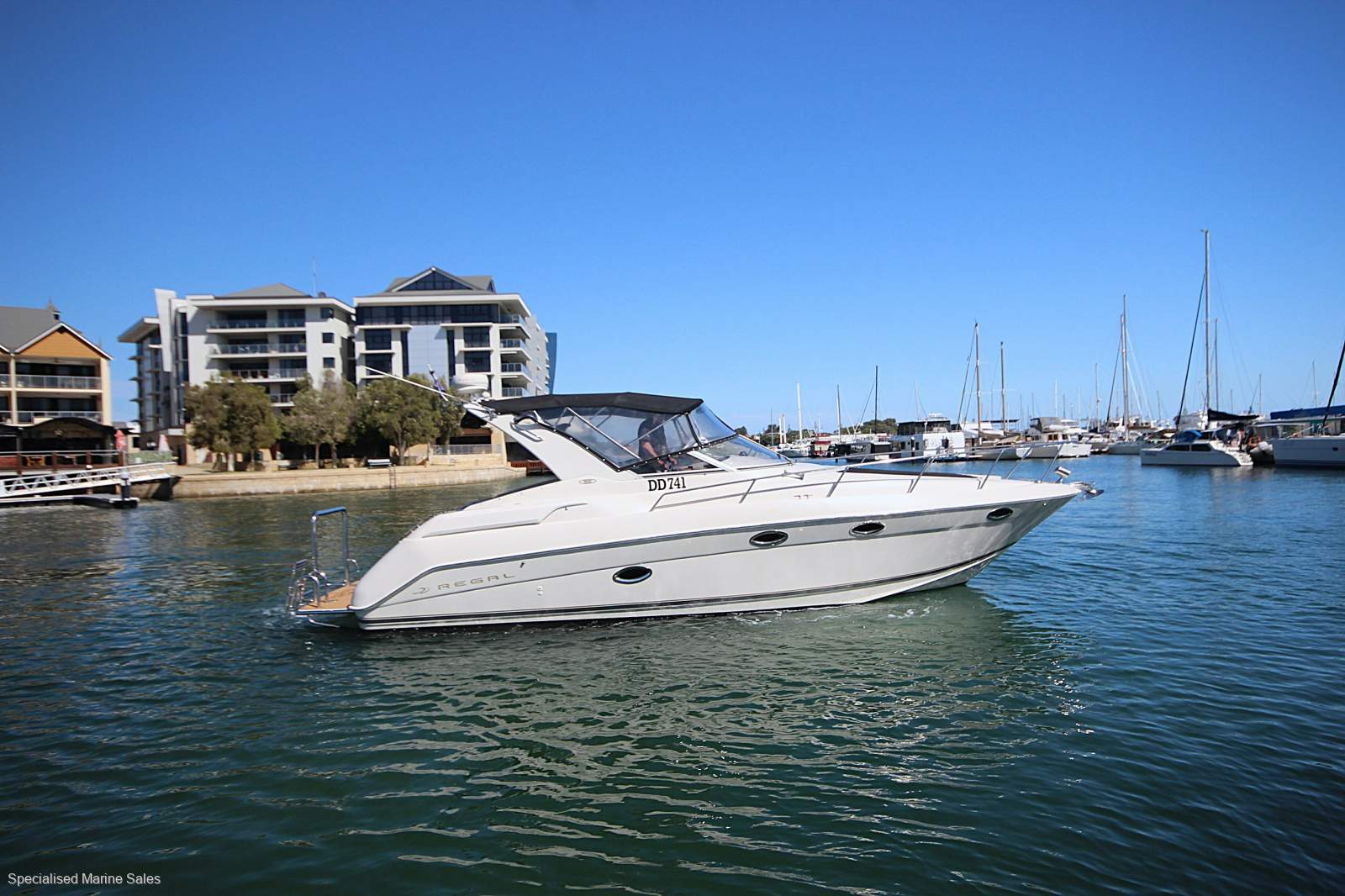 Regal Commodore 3260 *** HIGH VOLUME BOATING *** $ 79,500 ***