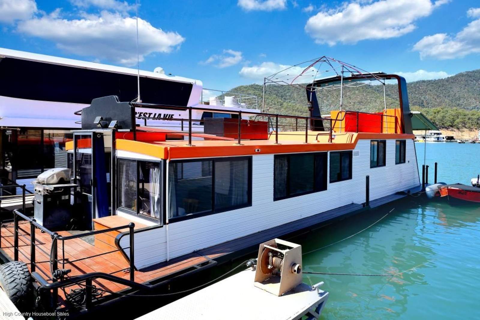 RAFFLES Houseboat Holiday Home on Lake Eildon:Raffles @ JCM @ Lake Eildon