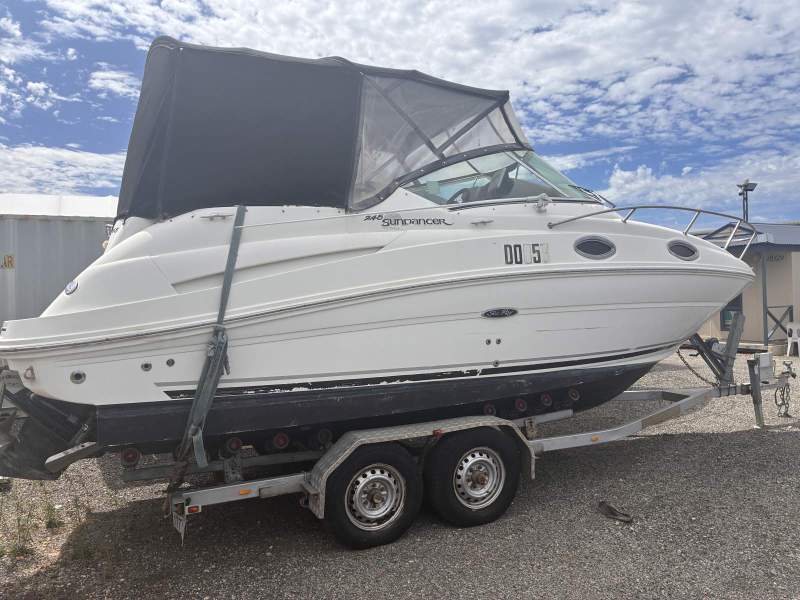 Sea Ray 240 Sundancer Project boat. Needs TLC and new engine.