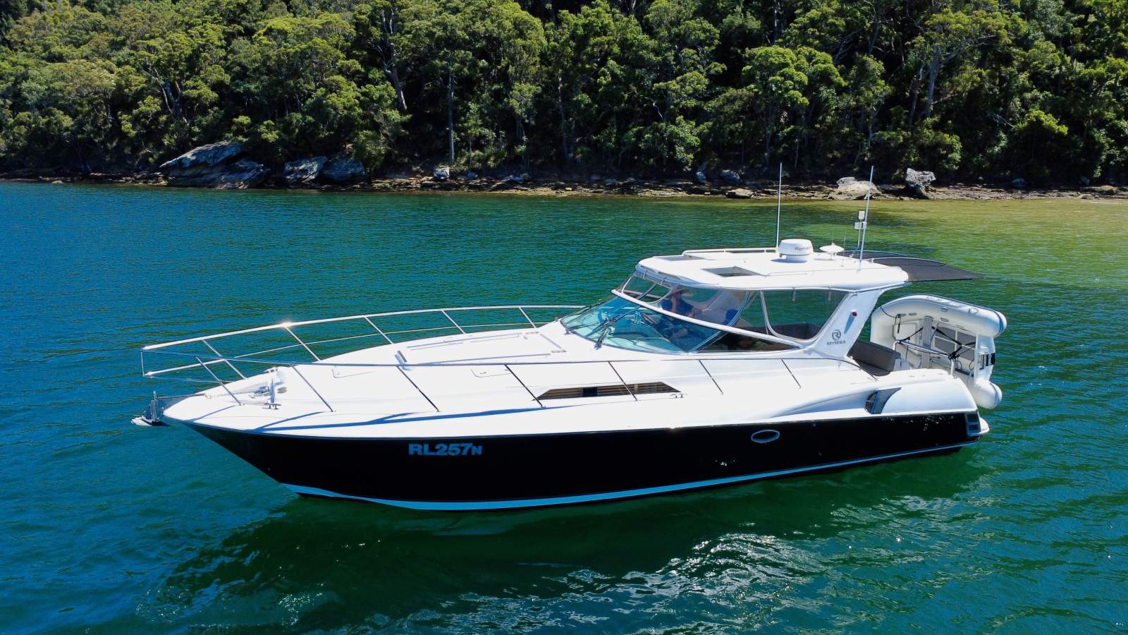 Riviera M400 Sports Cruiser