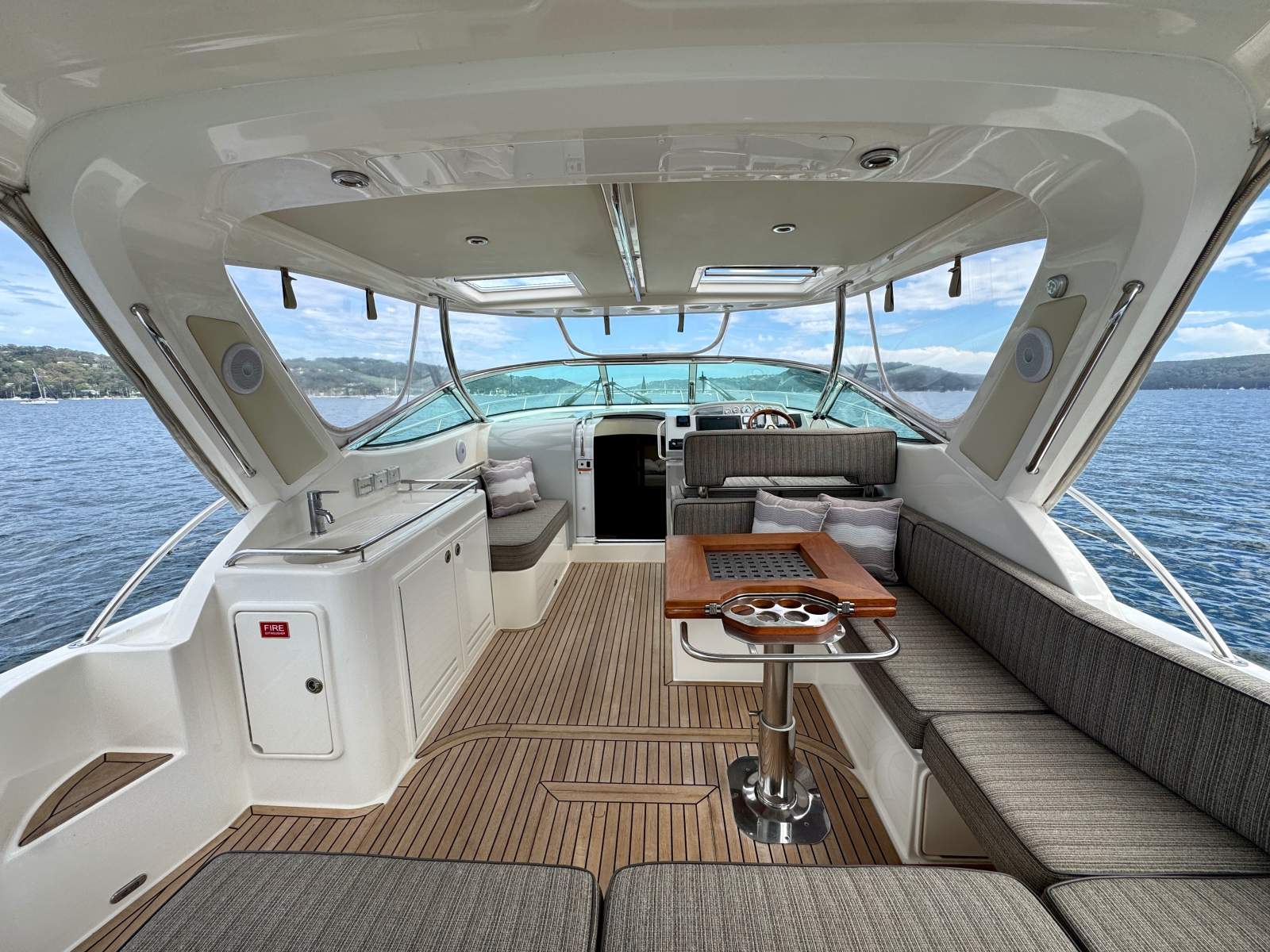 Riviera M400 Sports Cruiser