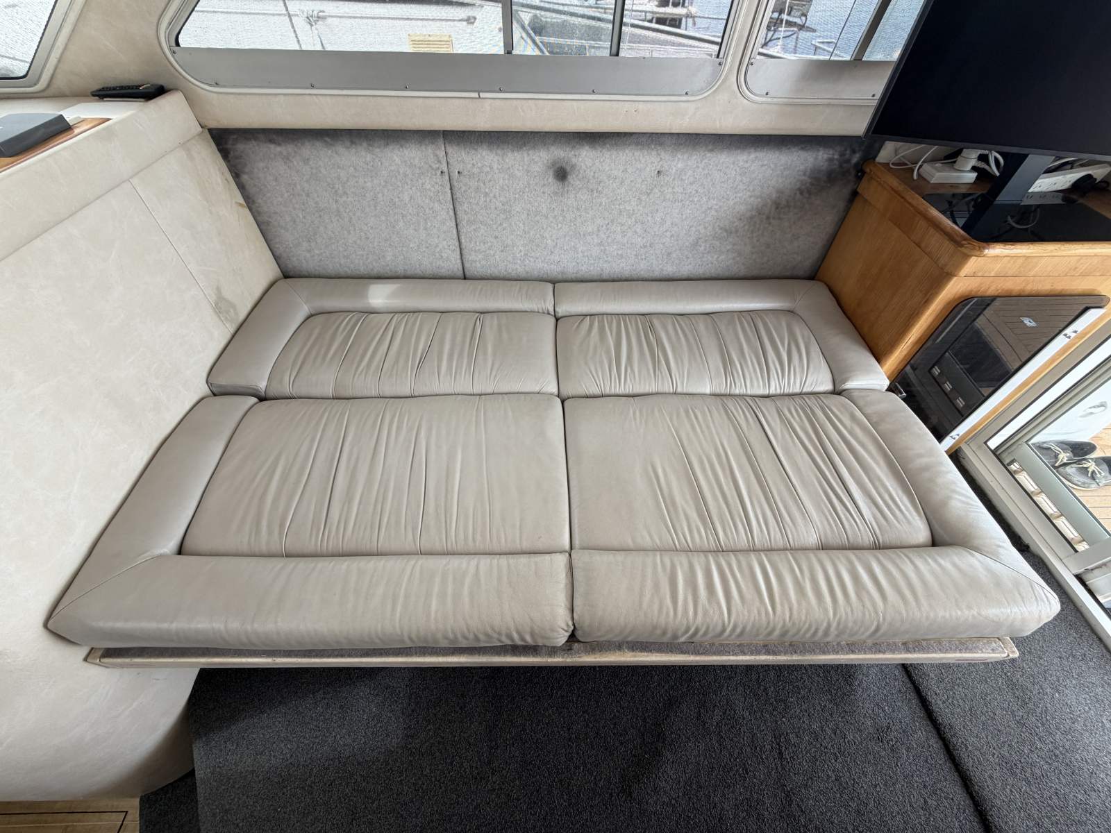 Flybridge Foot Rests Leeder 40 Flybridge Cruiser For Sale | Mansfield Marine