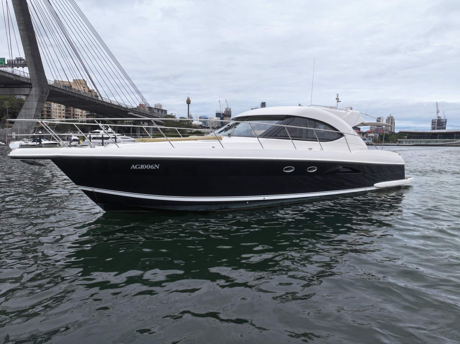 Riviera 5000 Sport Yacht