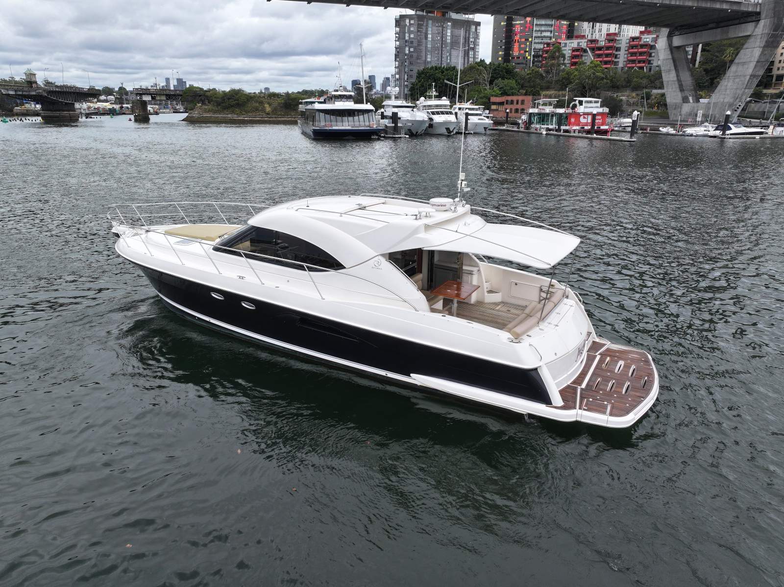 Riviera 5000 Sport Yacht