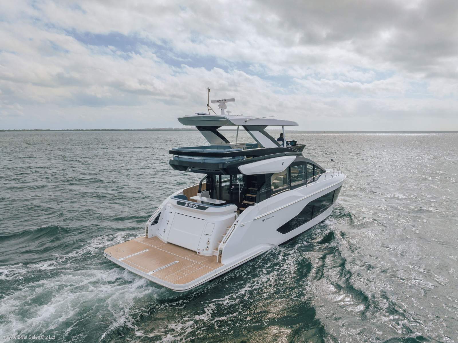 Cruisers Yachts 57 Fly