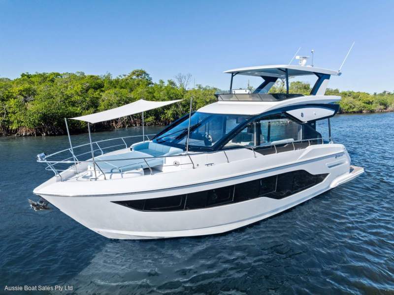 Cruisers Yachts 50 Fly