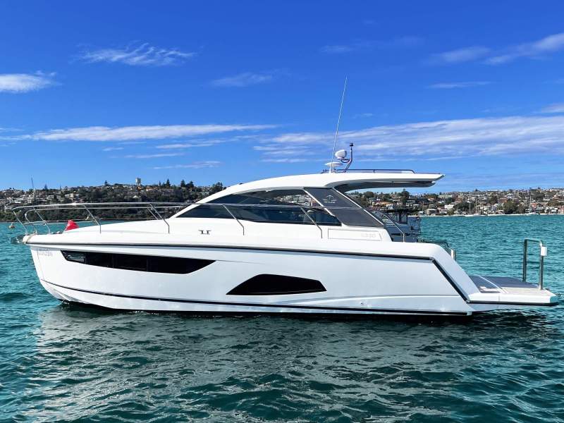 Sealine S330