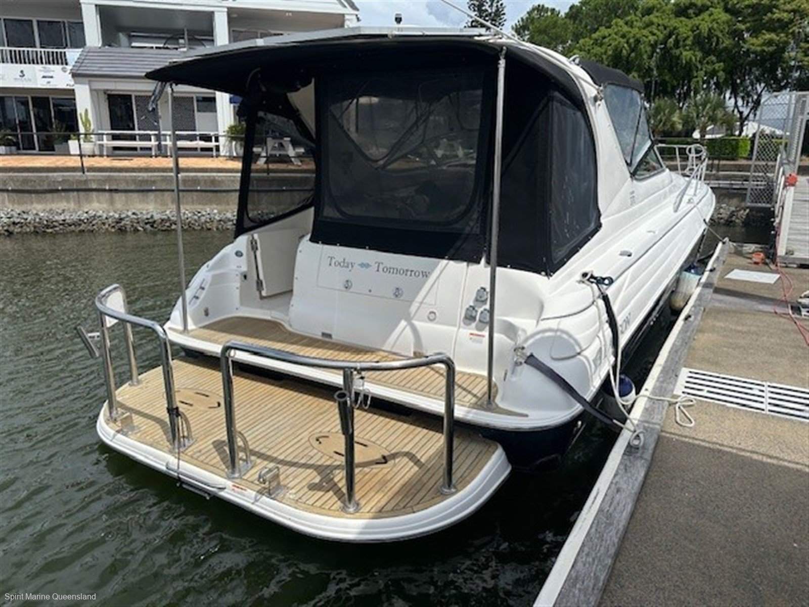 Larson Cabrio 370 Diesel