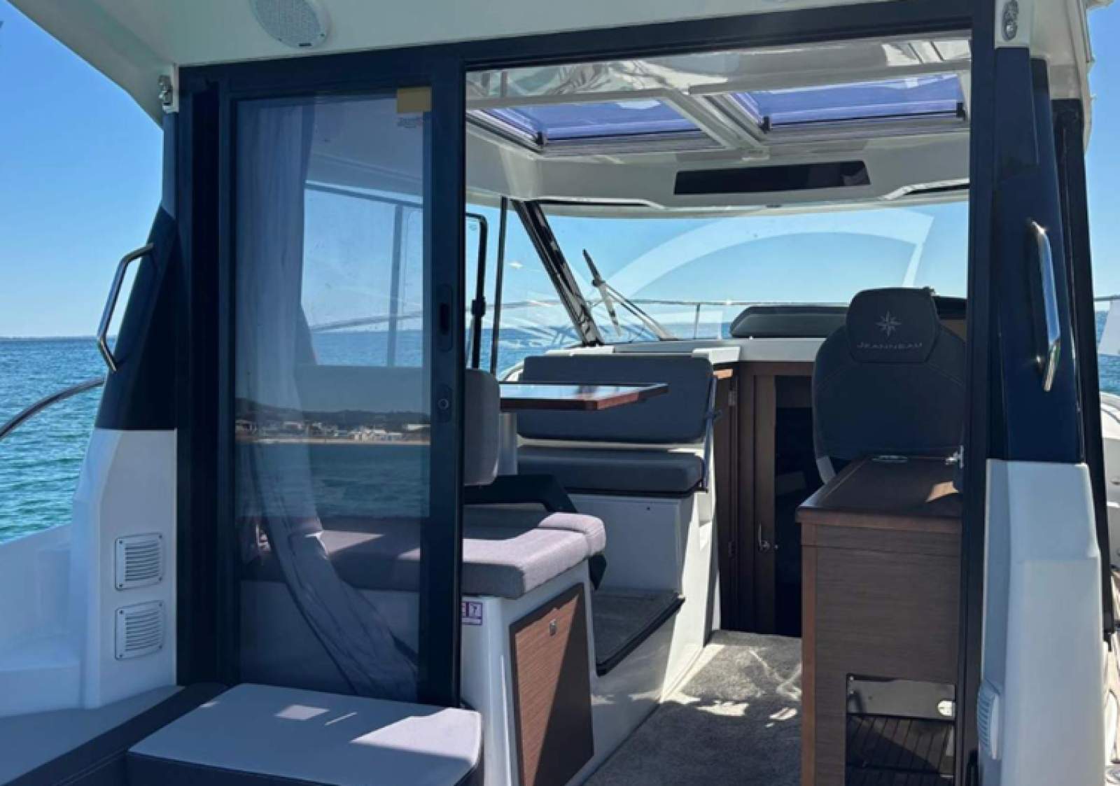 Jeanneau Merry Fisher 895 Offshore:Cockpit - converts to daybed